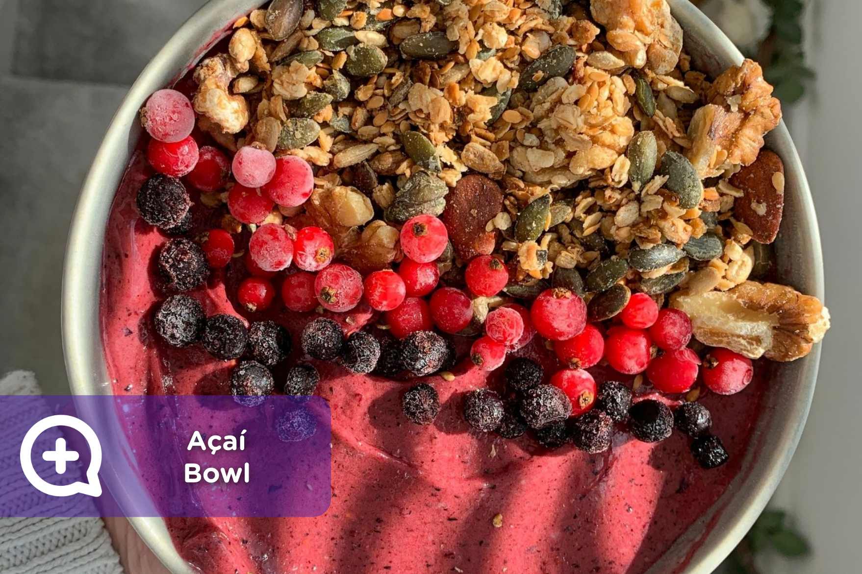 Receta Açaí bowl con granola frutos del bosque y cacahuete mediQuo