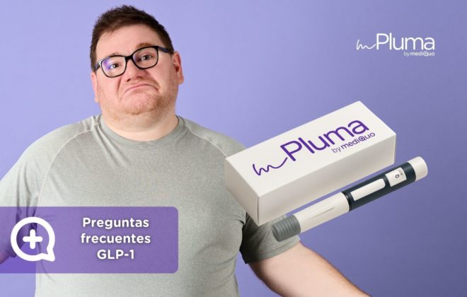 Persona con sobrepeso en fondo lila junto a una pluma de inyección GLP-1 y una caja del Método Pluma by mediQuo, ilustrando preguntas frecuentes sobre el tratamiento médico para perder peso.